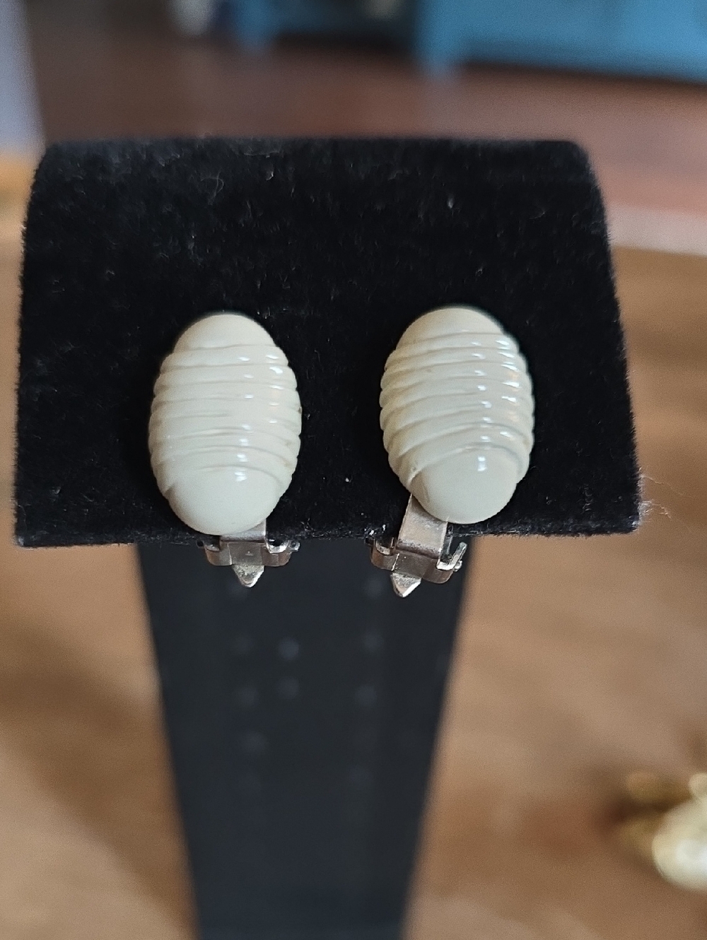 Cream Ribbed Oval Vintage Clip-On Earrings - Women's Jewelry